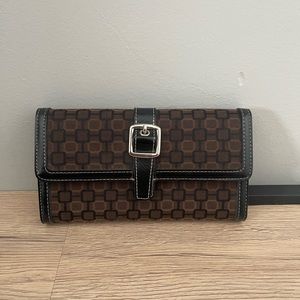 Tri-Fold Wallet. Color - Black and Brown